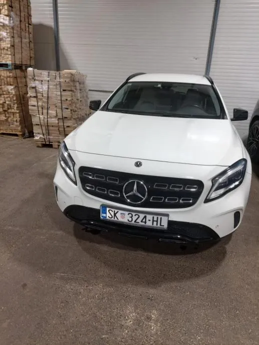 Mercedes-Benz GLA 200 d - cover
