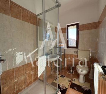 MURTER, 2-SOBAN STAN - 80,05M2 SA TERASOM, PARKING, 40OM OD CENTRA - cover