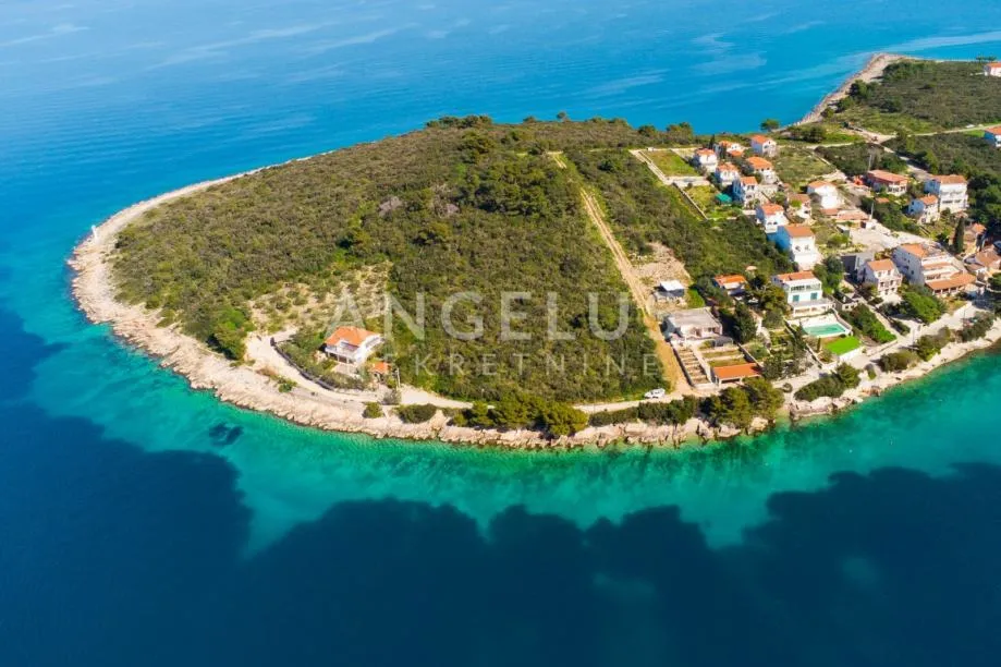 Šolta, Nečujam -prostrano zemljište prvi red do mora, PRODAJA - cover