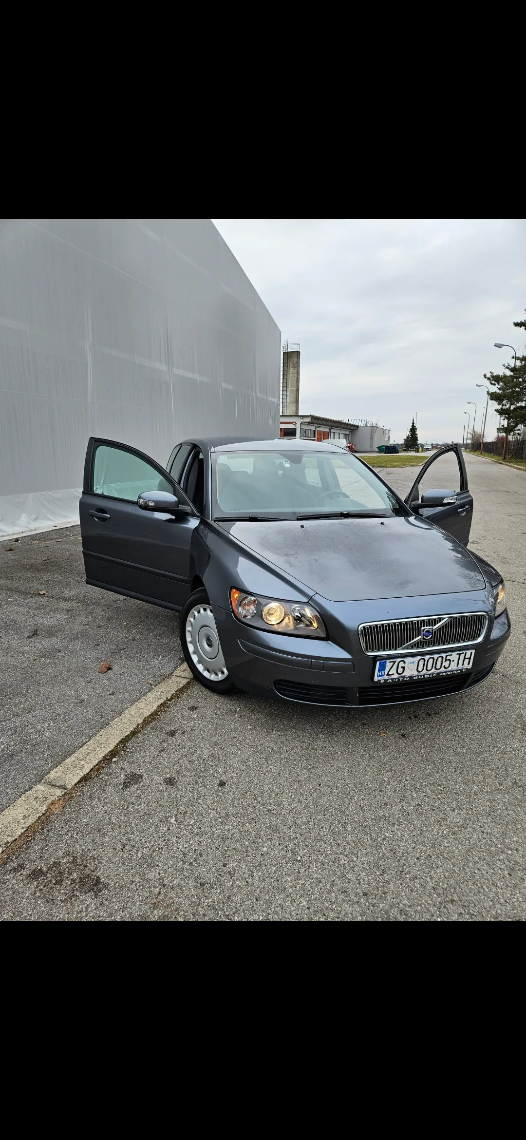 Volvo V50 2.0D - cover