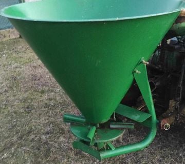 Rasipač umjetnog gnojiva 500 kg - cover
