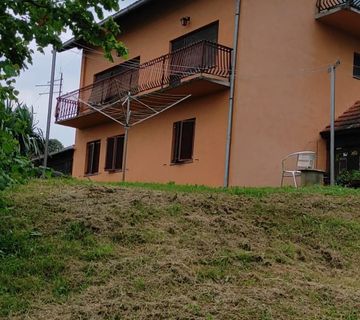 Obiteljska kuća u centru Topuskog, 206 m² + veliko dvorište! - cover