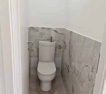 ADAPTACIJA ZASEBNOG WC-a PO SISTEMU KLJUČ U RUKE - cover