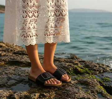 Kožne natikače sa širim remenom, crna - cover