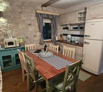 Renovirana kamena kuća: Kaštel Novi, 67.00 m2 (prodaja) - cover