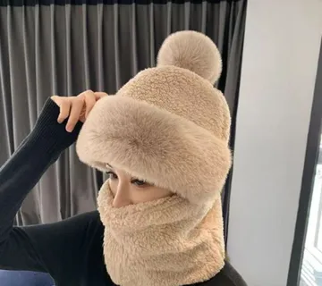 Fluffy Zimska kapa sa integriranim šalom - cover