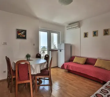 Stan: Novi Vinodolski, 40.37 m2 dvoiposobni apartman, 100 m od mora - cover