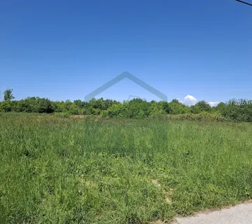 Građevinsko zemljište u Gospiću, površine 1200 m² - cover