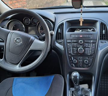 Opel astra sports tourer 1,6 CDTI  - cover