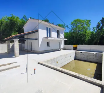 Labin: Kamena kuća s bazenom i pogledom na more