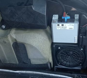 Audi A4 B7 avant 04-07.god woofer i pojačalo  - cover