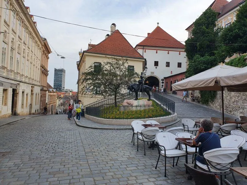 Stan: Zagreb, Centar, Radićeva, 2 kat, 37 m2, 1-sob, novouređen - cover