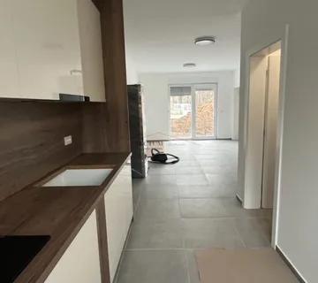 SV.Klara/ NAJAM /2S U NOVOGRADNJI, 57m2 / vrt / parking - cover