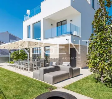 Zadar, Vrsi – Ekskluzivna vila, prvi red do mora - cover