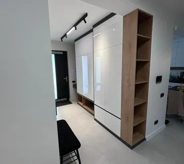 Predsoblje sa ormarom - cover