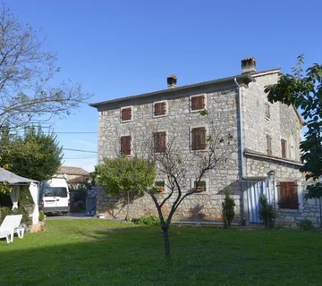 POREČ-PREKRASNA KAMENA KUĆA SA VELIKIM VRTOM (prodaja) - cover