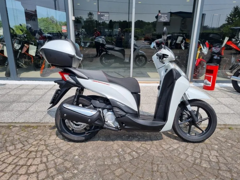 Honda SH 300i SPORT ABS, A2 KATEGORIJA, S GARANCIJOM, 2016 god. - cover