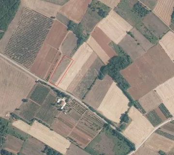 Poljoprivredno zemljište, 6 km od Poreča, 9776 m2 - cover