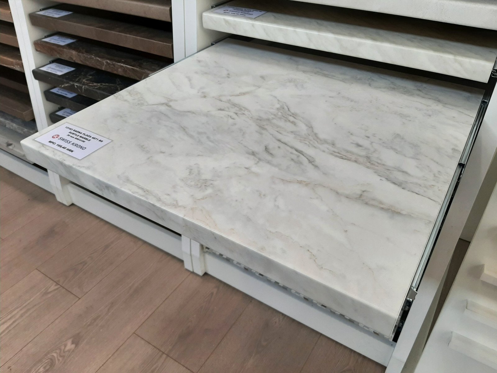 DRVO-TRGOVINA-MIKSA-RADNA-PLOCA-SUBTLE-MARBLE