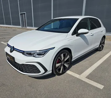 VW Golf 8 GTE Automatik, LED, Virtual, Ambi, ACC, Alu, Reg. 09/26 - cover