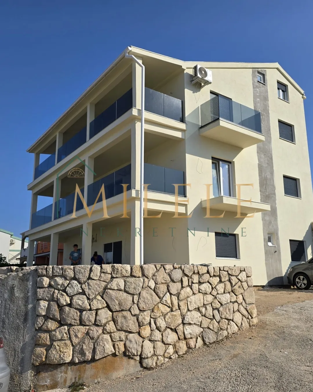 Apartmani na prodaju - cover