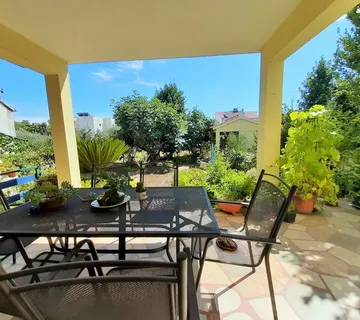 Vodice- 140 m od mora i plaže, prodaja kuće 300m2 sa pogledom na more! - cover