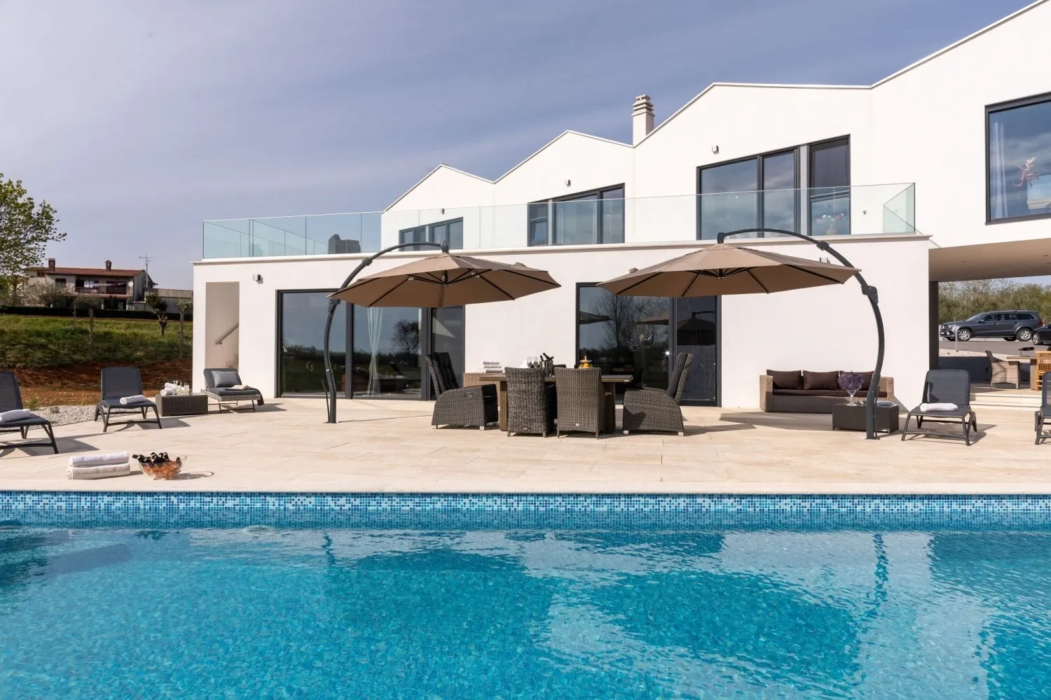 Moderna vila u okolici Poreča sa 6271 m2 okućnice - cover