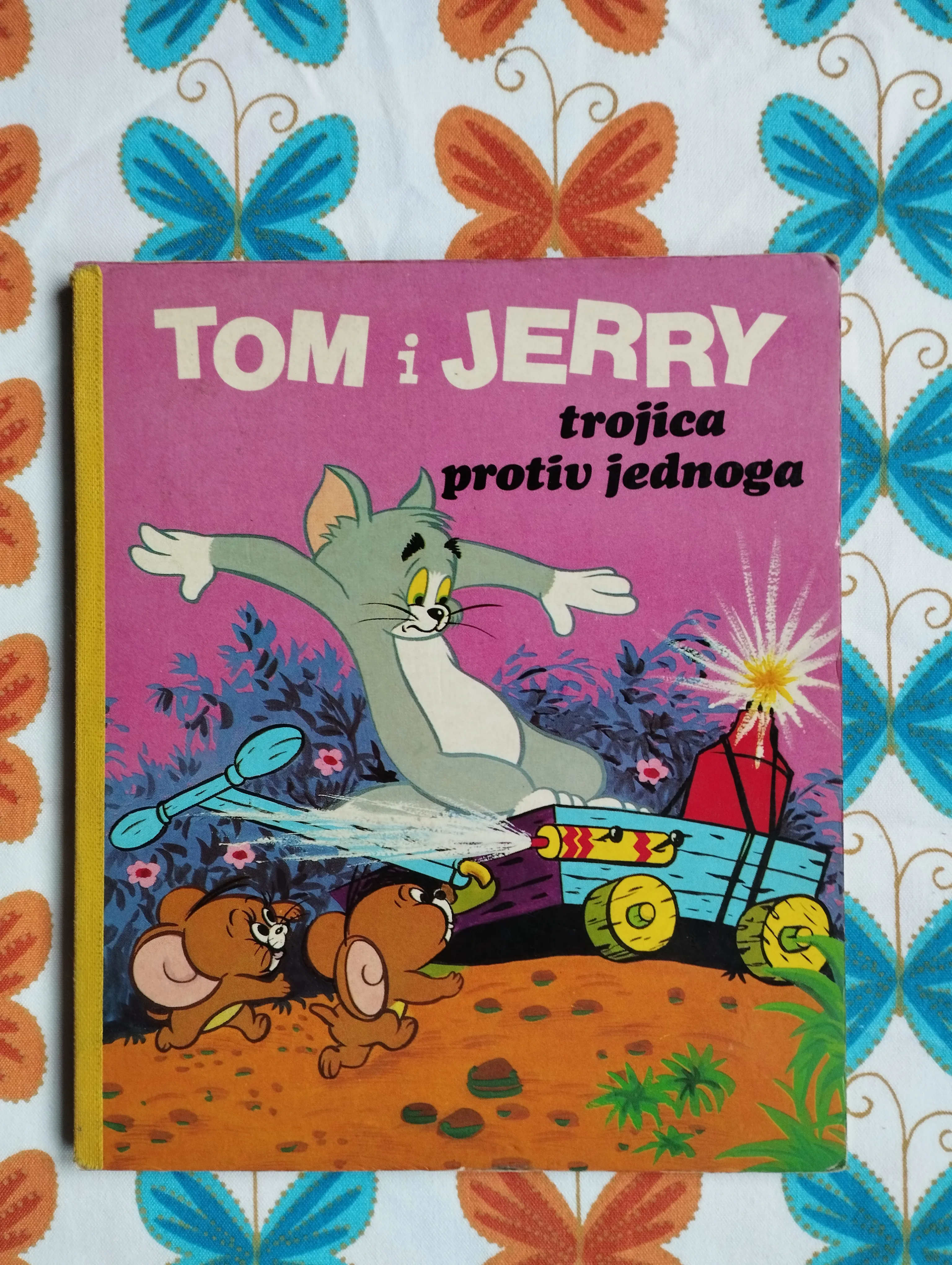 Tom i Jerry trojica protiv jednoga - cover