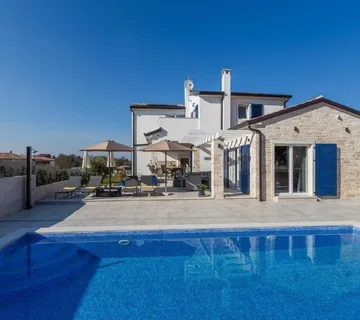 POREČ okolica, prekrasna vila sa bazenom, 3 km od mora - cover