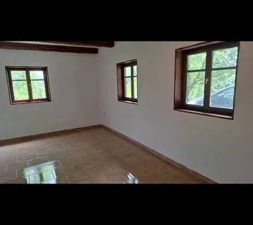 Prodaja kuce sa zemljistem - cover