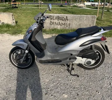 Piaggio Beverly 200 , 2003 god.  cijena: 900 Euro - cover