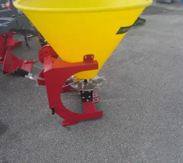 RASIPAČ UMJETNOG GNOJIVA 400L "DEMAROL" - cover