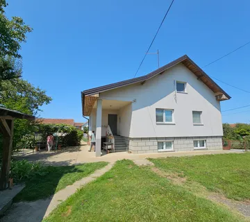Prostrana obiteljska kuća, zemljište 10000m2, Kloštar Ivanić, prodaja - cover