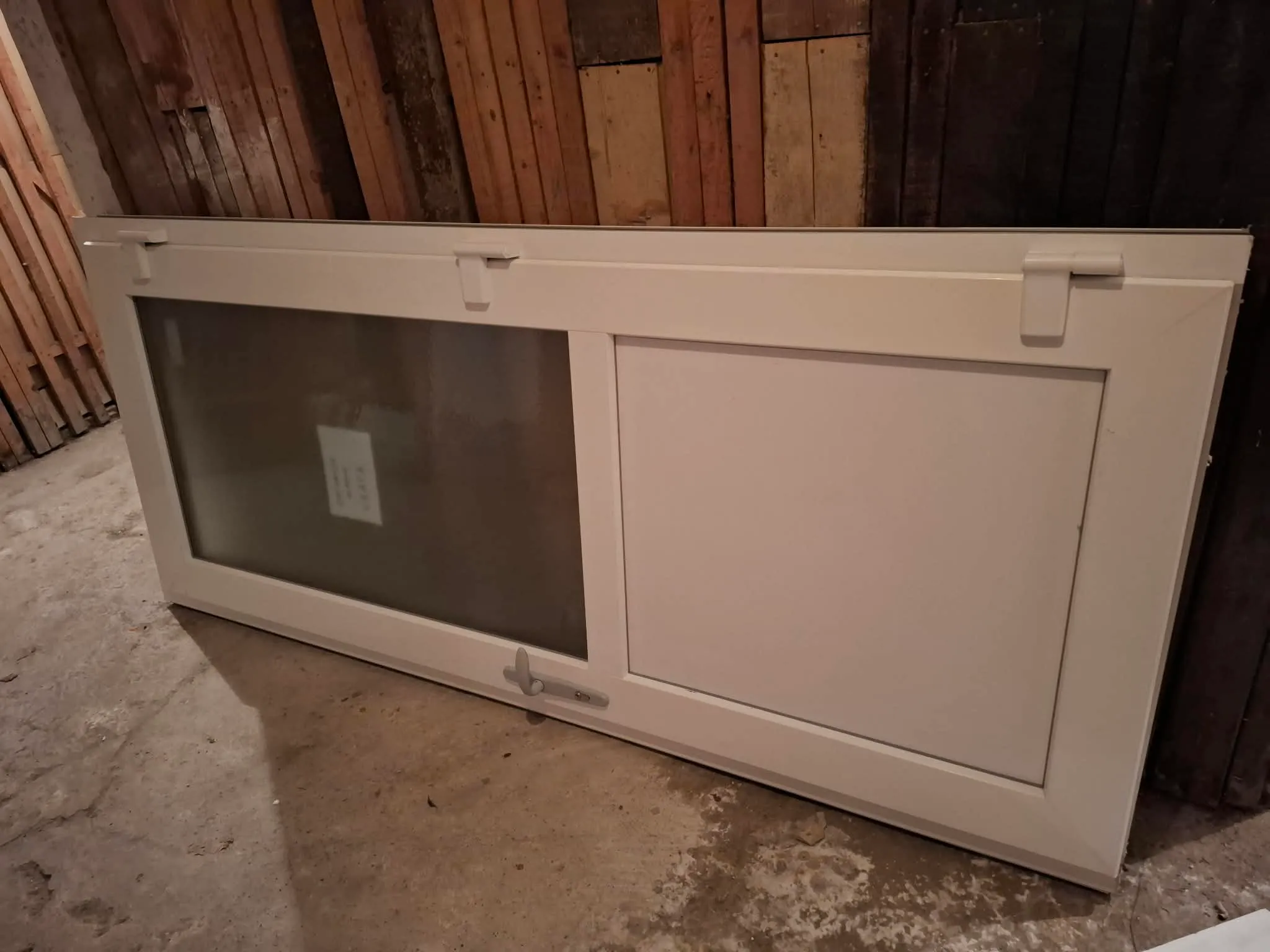 PRODAJEM  PVC VRATA SA STOKOM I KLJUCEVIMA + JOS JEDAN DIO - cover