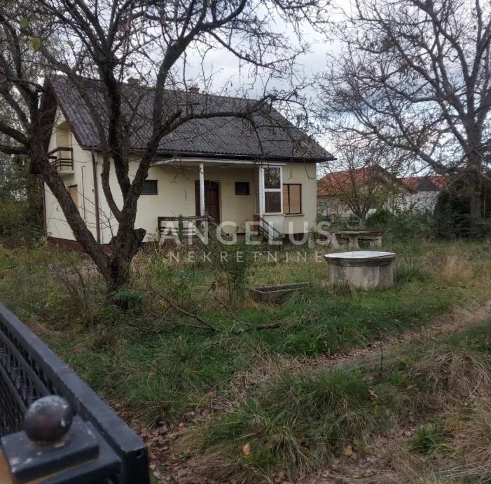 Vrbovec, Lonjica - kuća 120 m2, gosp. zgrada 60 m2, na parceli 1.900  - cover