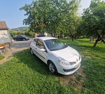 Renault Clio 3 1,2 16V - cover