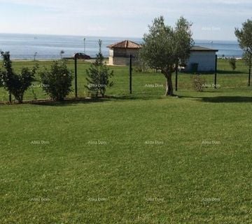 Prodaje se građevinsko zemljište, 585 m2, sa projektom za prizemnu obi - cover