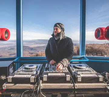 Najam razglasa – 4 RENT – Void Air Sound System - cover