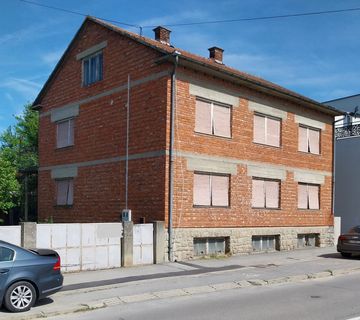 INVESTICIJA BJELOVAR, KUĆA U CENTRU IDEALNA ZA PRENAMJENU U STANOVE - cover