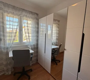 Dugoročni najam! Trosoban Stan: Kaštel Lukšić, 83.00 m2 - cover