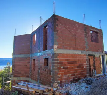 Kuća u fazi izgradnje s otvorenim pogledom na more – okolica Labina - cover