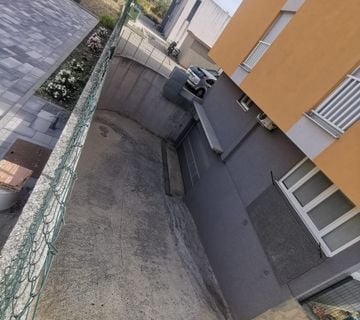 Garaza Kastel Luksic 250 m2 - cover
