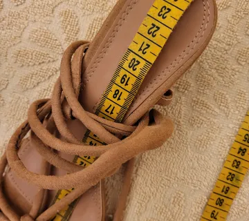 Smeđe sandale - cover