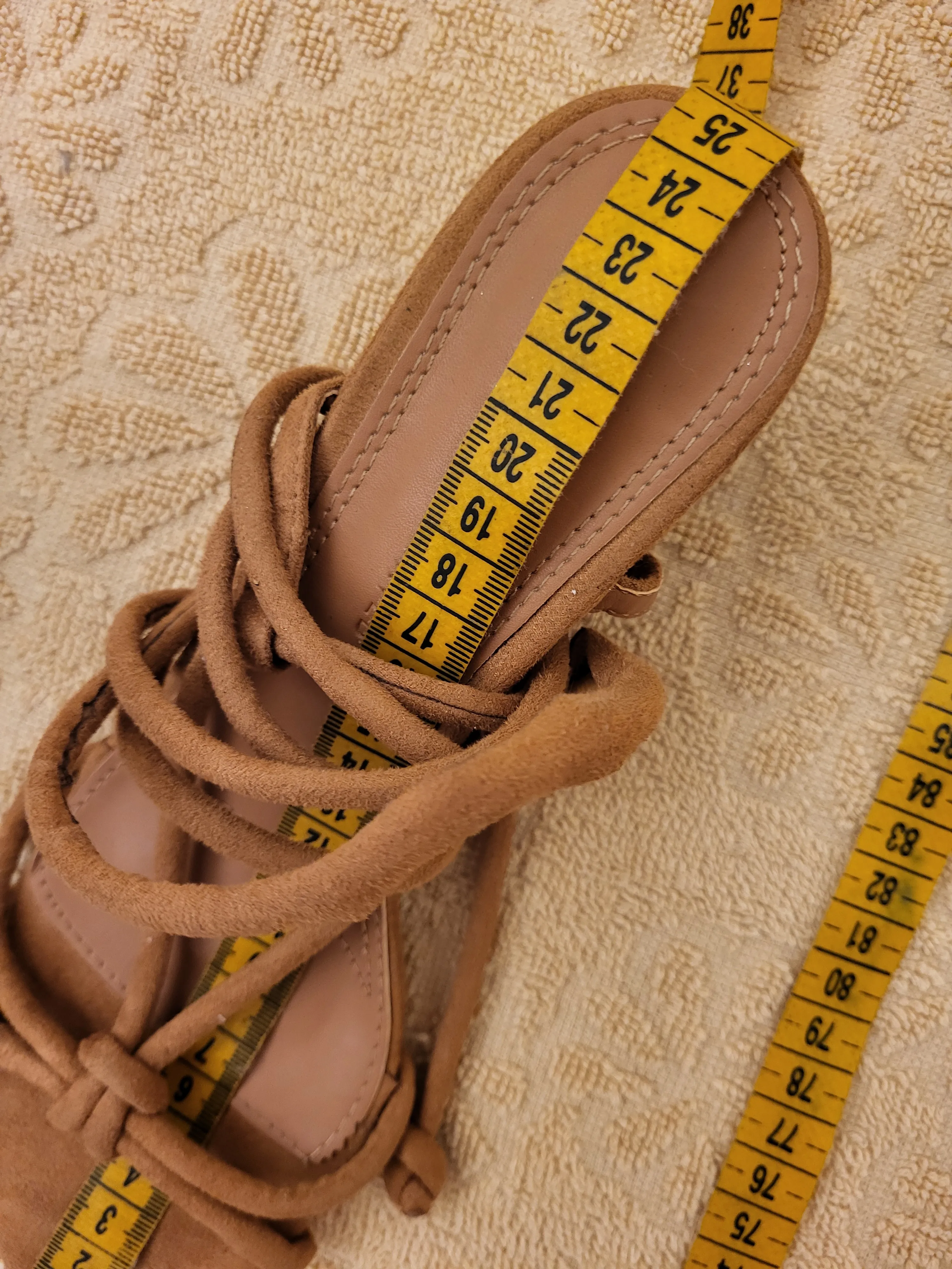 Smeđe sandale - cover