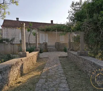 Simpatična kuća na otoku Korčuli - cover