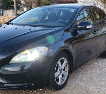 VOLVO V40 D2 - cover
