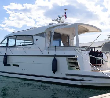 Nimbus 405 Coupe - cover