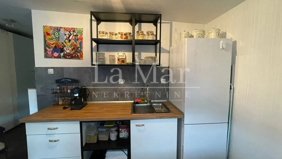 BIJENIK- garsonijera, 28m2, 2.kat - cover