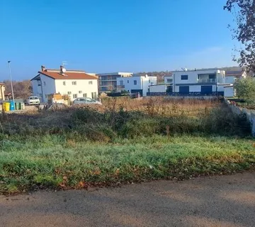 POREČ-GRAĐEVINSKO ZEMLJIŠTE NA PRODAJI - cover