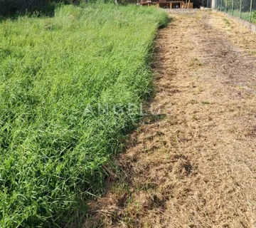 Zagreb, Granešina –zemljište 2.300 m2 s 2 objekta po 30 m2 - cover